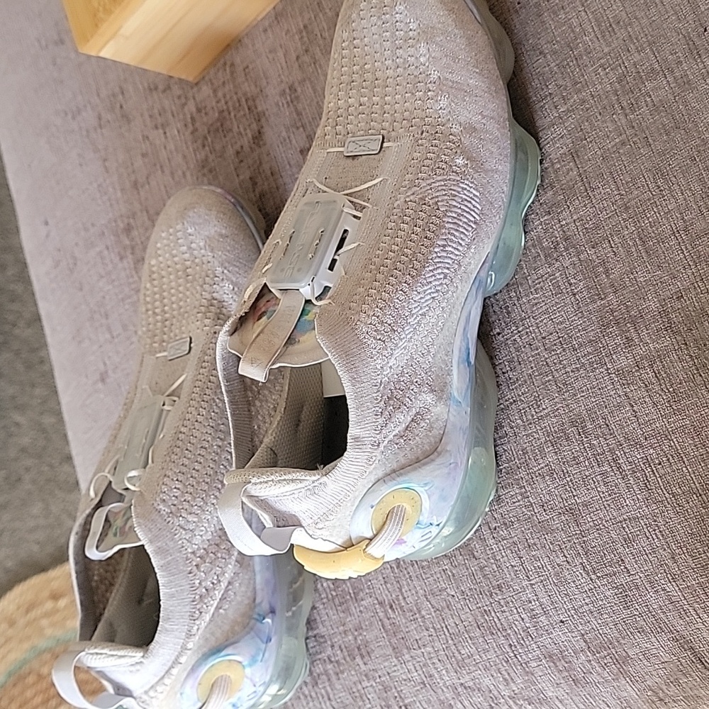 Womens Vapormax As Is - Picture 2 of 4